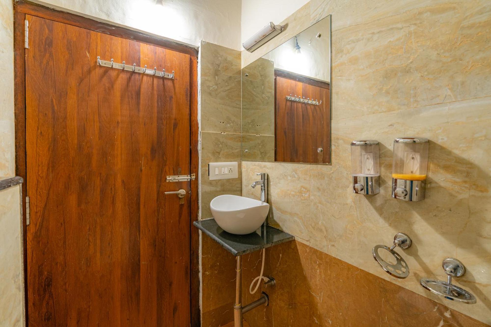Q Swarga Retreat Hotel Attigundi ภายนอก รูปภาพ